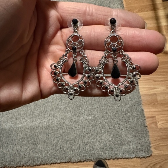 Jewelry - VINTAGE BLACK STONE SILVER-TONE FILIGREE DROP DANGLE POST 2.2" EARRINGS